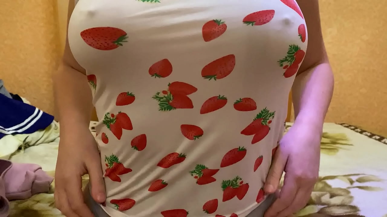 Fuck this juicy babe, she seduces me with her sweet forms - TomaStevi