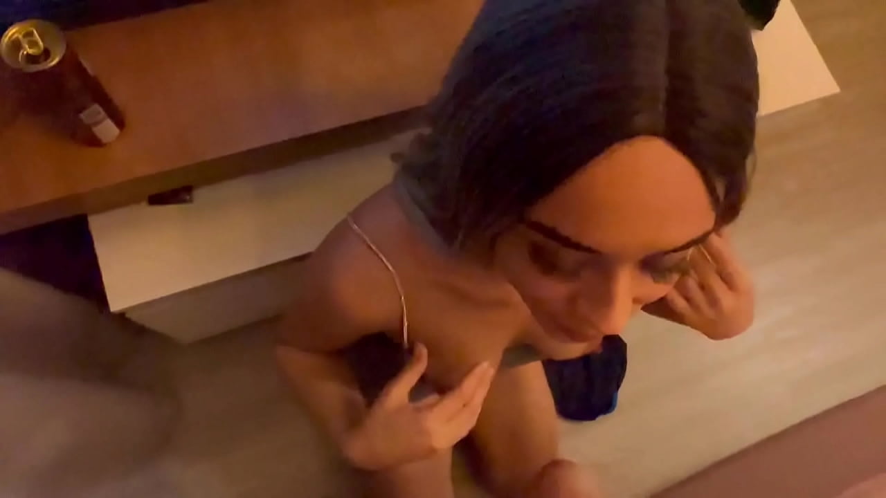 minha vizinha magrinha veio chupar meu pau ate sair leite