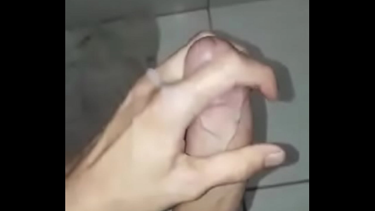 PUNHETA NO VASO SANIT&Aacute;RIO 02