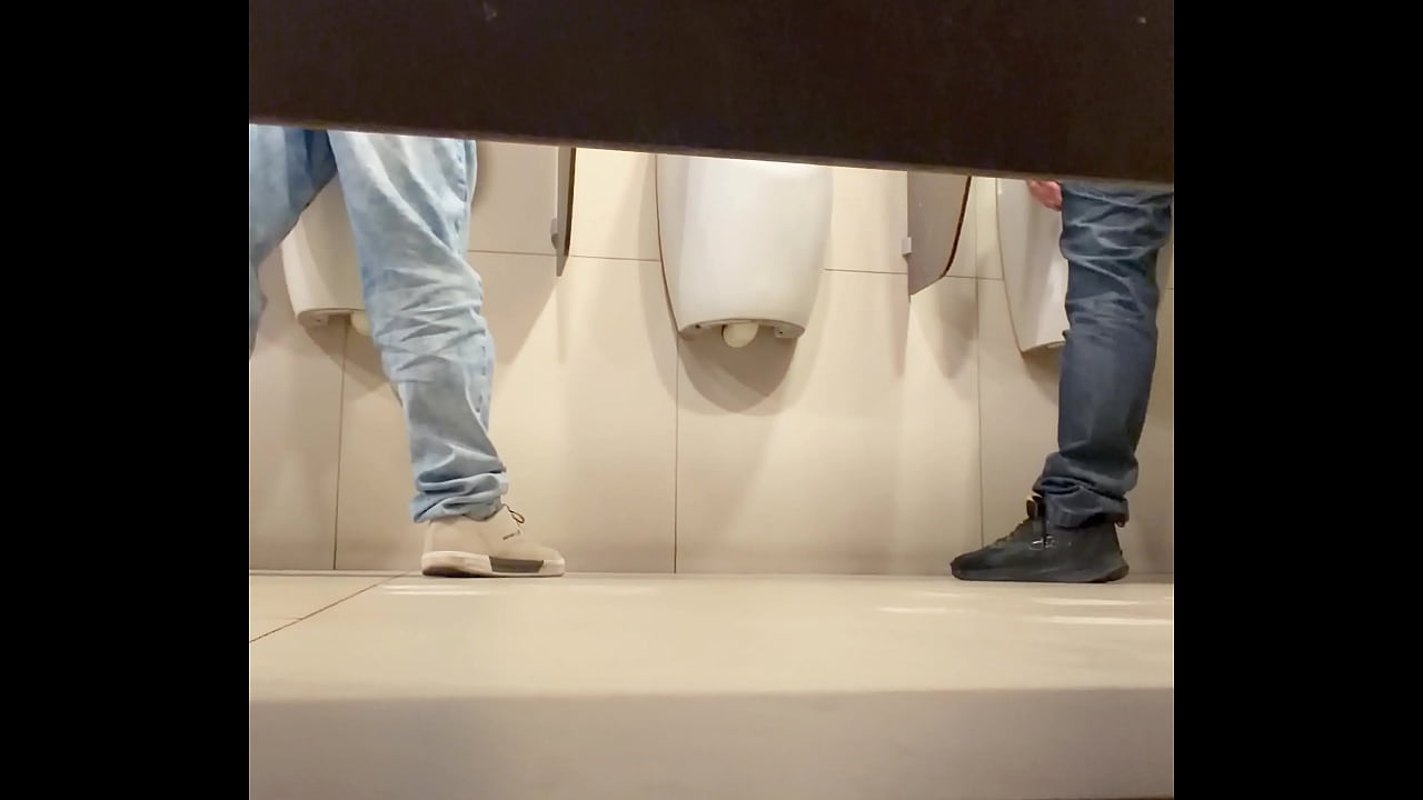 Banheirao part1 acompanhe essa saga, eles se pegaram