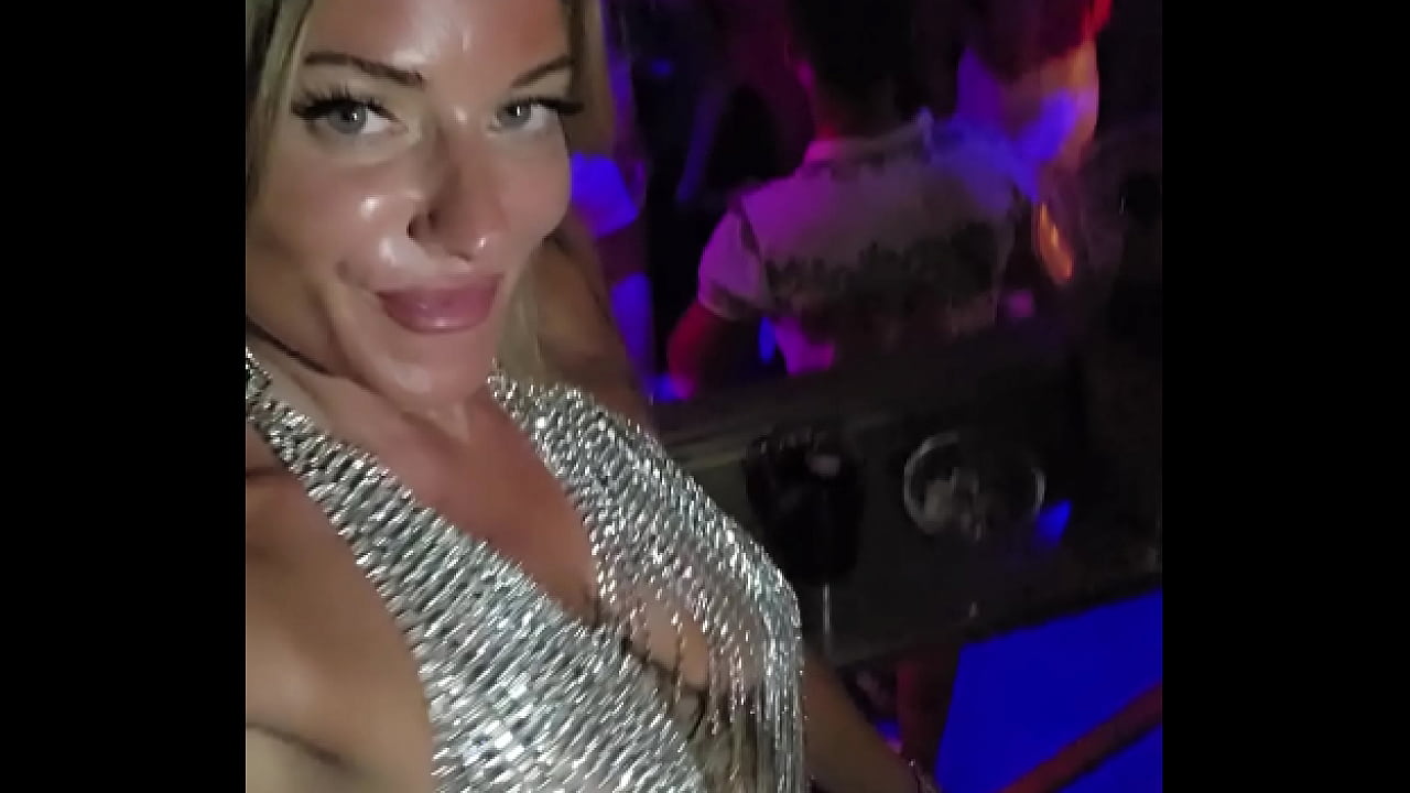 J'ai &eacute;tait tr&egrave;s coquine ce soir l&agrave; en club! J'ai sucer le mec de la ...