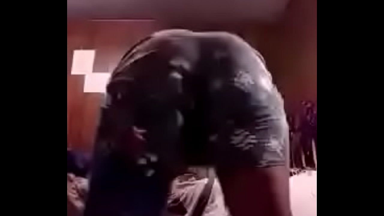 Young black thick ebony twerking...