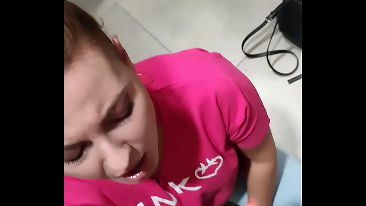 Lura Dee loves to suck guys' cocks in public for money