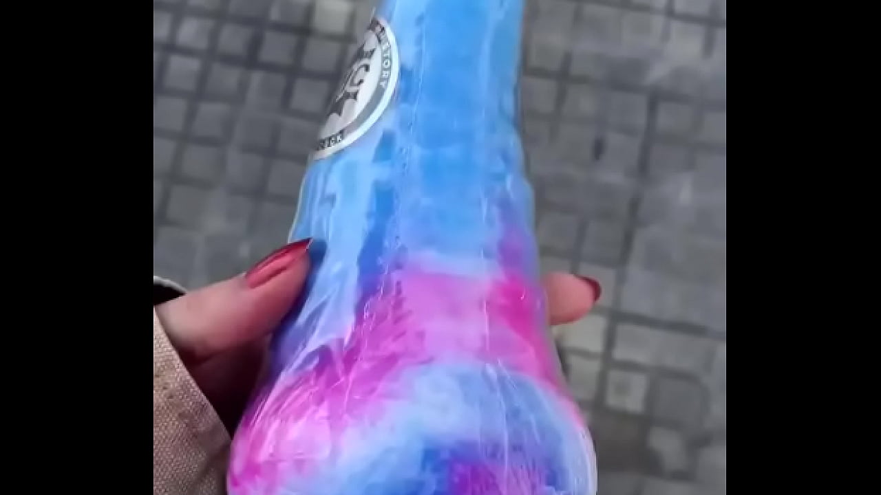 Por las calles de Barcelona luciendo mi nuevo y m&aacute;s deseado juguetito ️ MiOrgasmostore