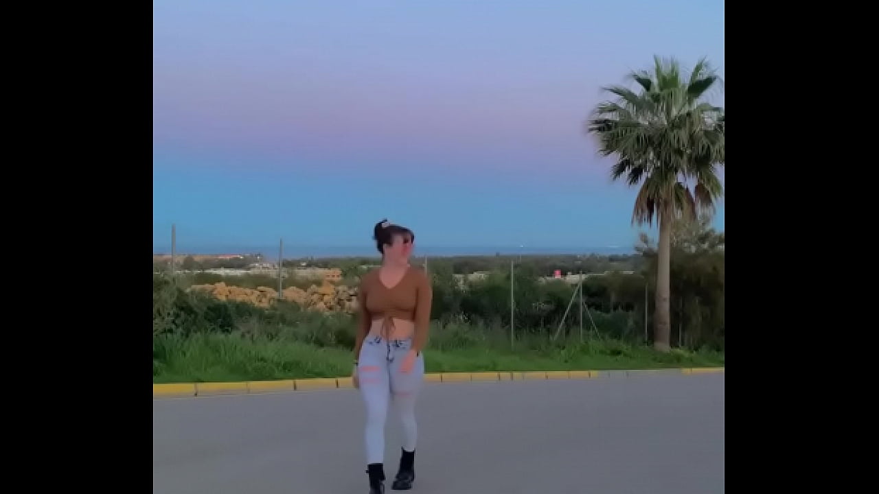 CULO GRANDE EN JEANS