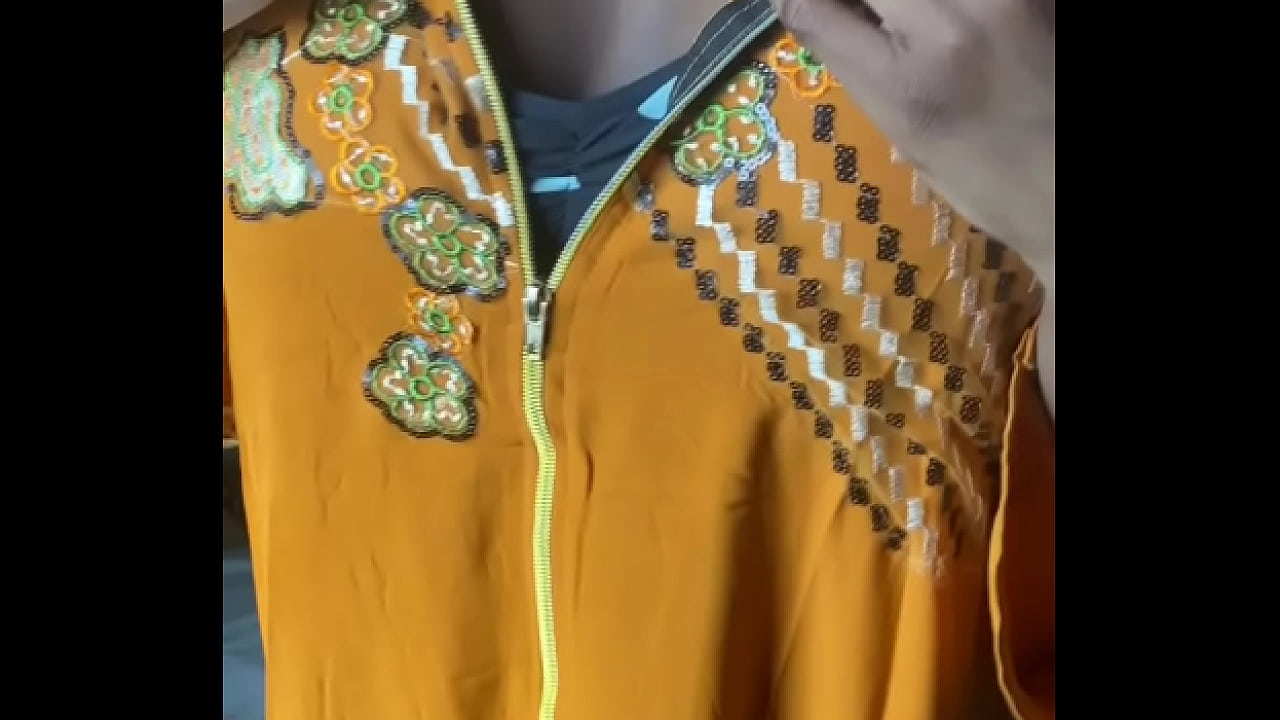 Qui vient m&rsquo;aider &agrave; masser ma grosse poitrine