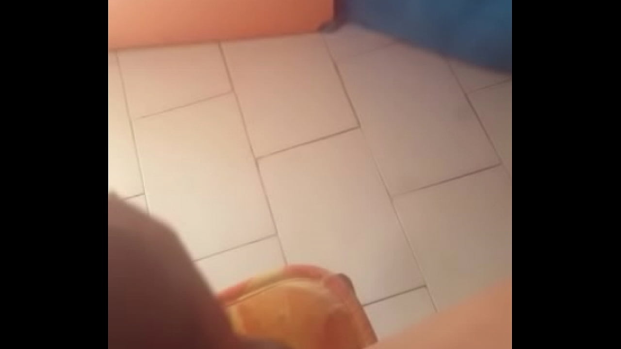 Tatiana travesti toc&aacute;ndose la polla en Ibiza