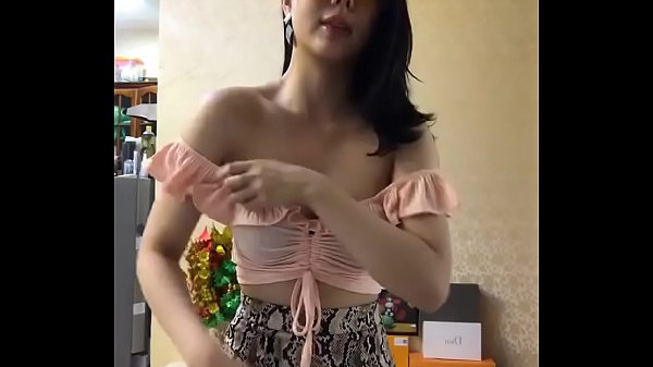 E r&ecirc;n k&iacute;ch dục bigo