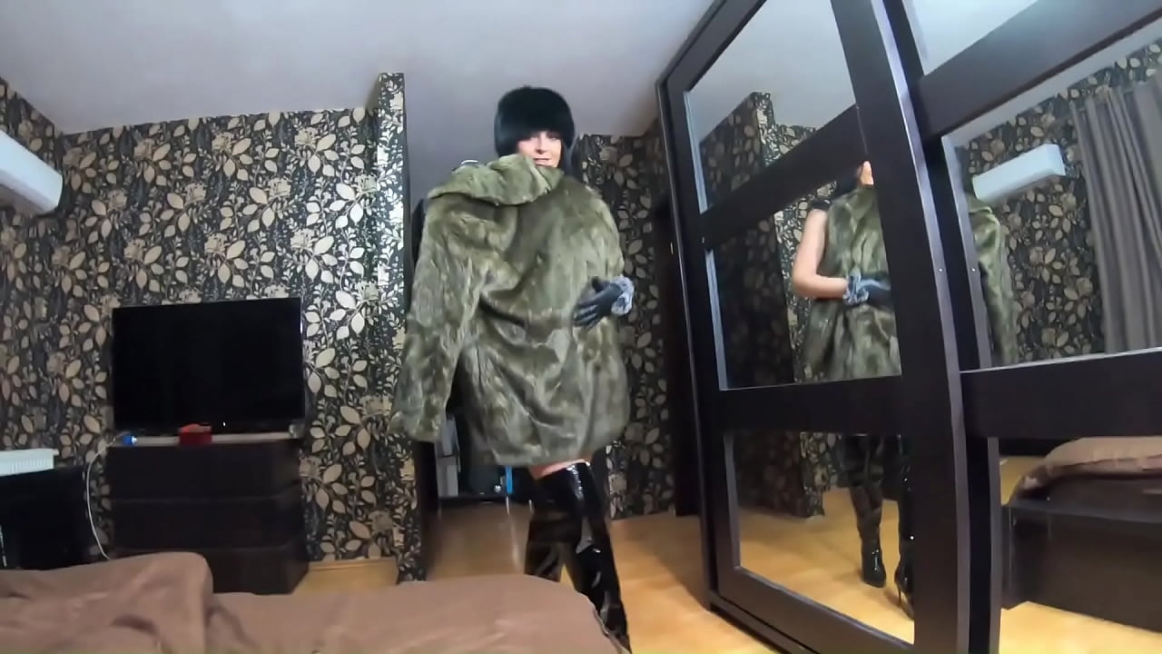 MilfyCalla- Deep blow-job and cum play while wearing a hot green fur-coat , leather gloves and long boots 213- previewTo ...