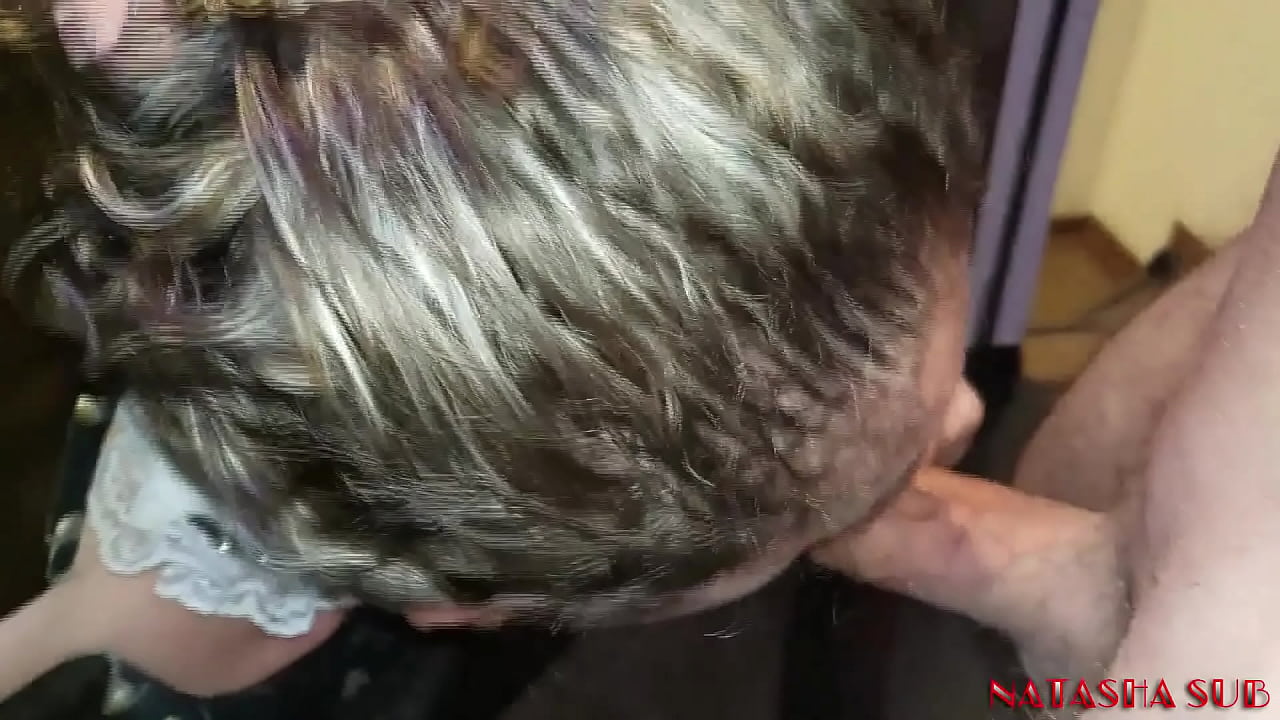 Depois de ser amarrada fiz uma garganta profunda e ainda me fudeu sem camisinha