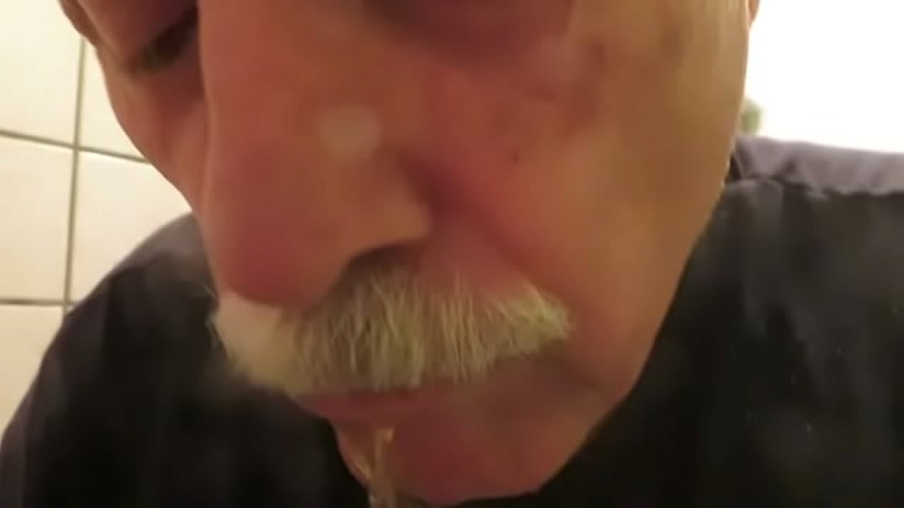 A real must be maid with Piss from a Cock...