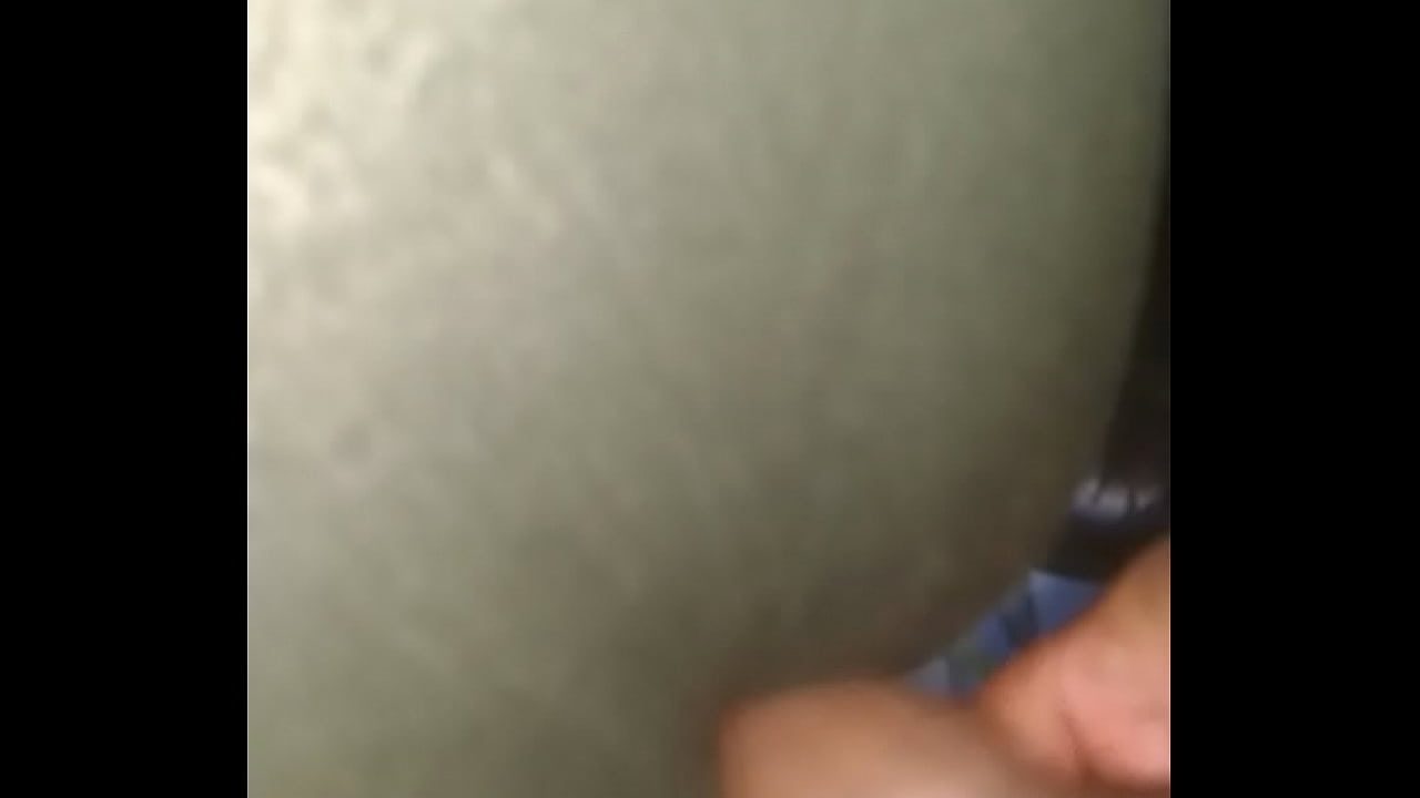 Mi esposa marcando tanga