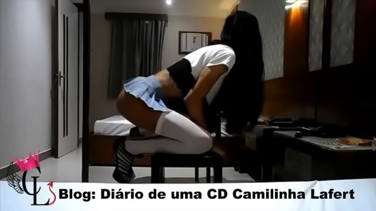 Safada rebolando e empinando o rabo