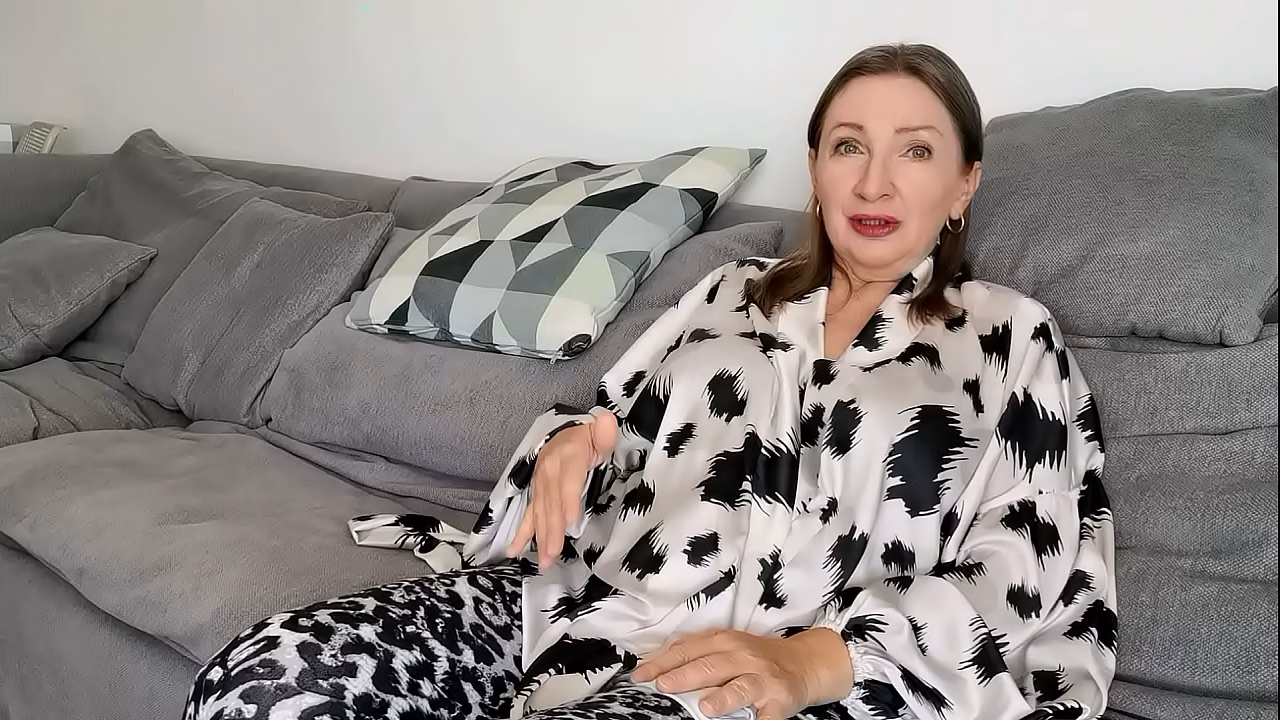 Mature stepmom caught watching porn. Amazing is nearby.