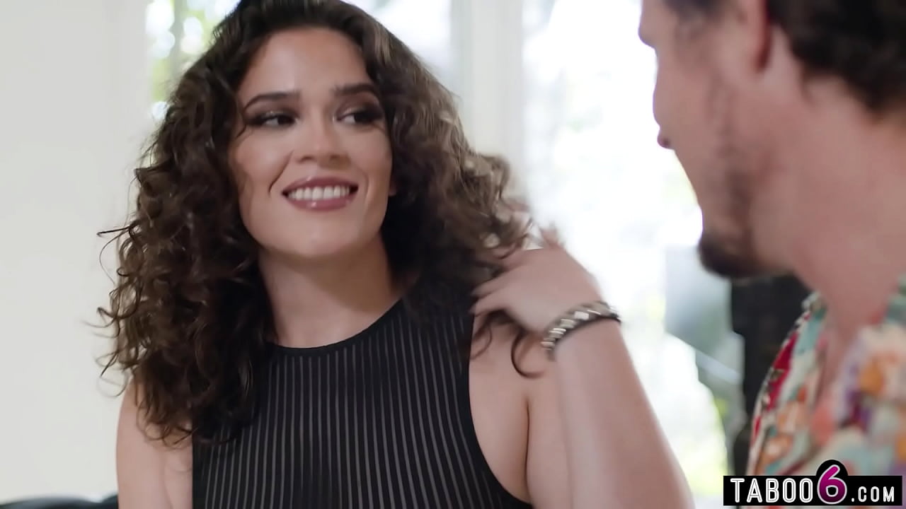 Hot latina MILF with an amazing round bubble butt loves good intense sex