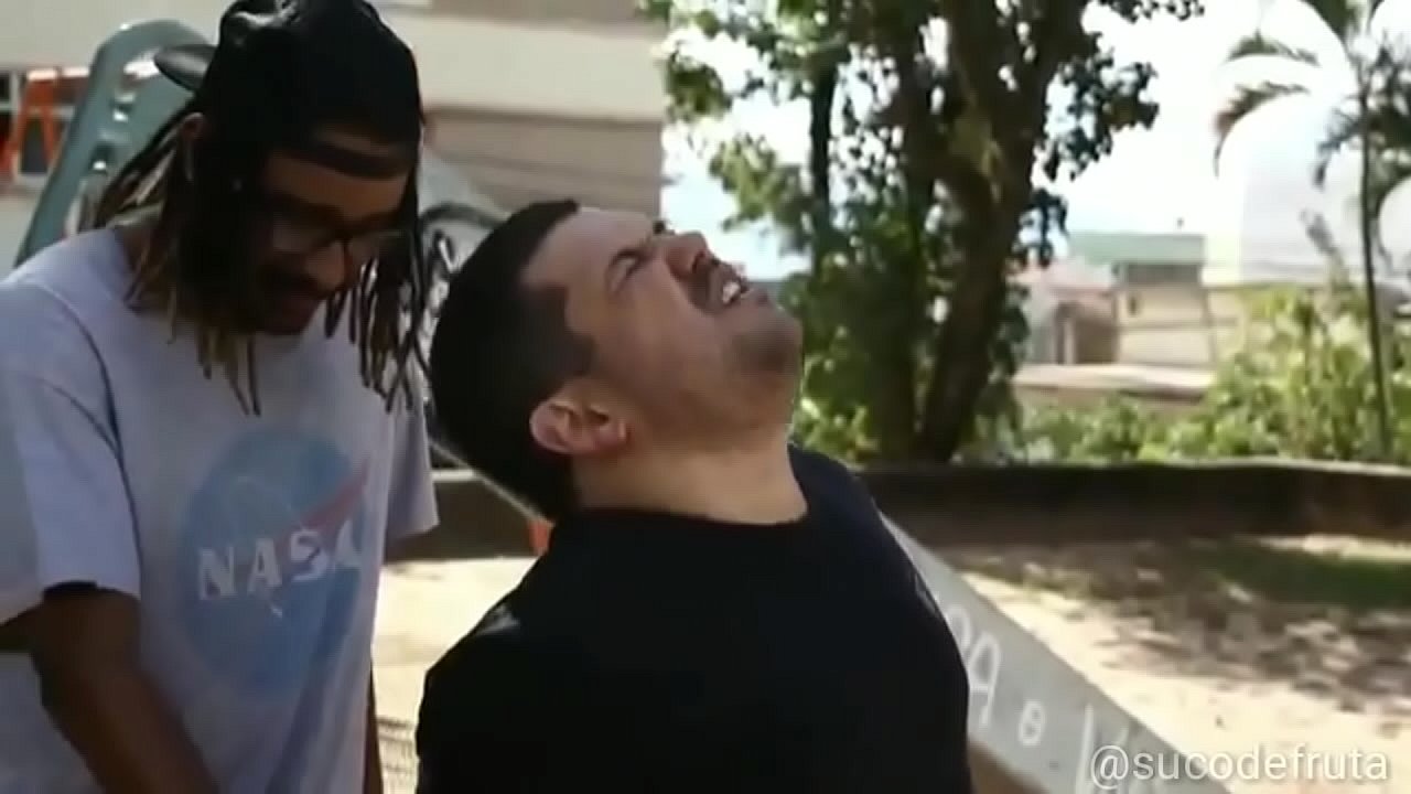 Rody e dom queimando ruela