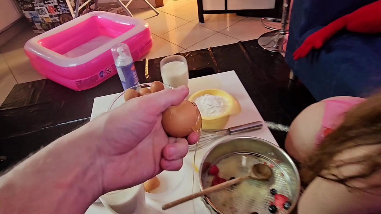 #FOODPORN - Alice Maze cooks Valentine's Day Cake with Milk Spew cream in ass, ASS FISTING, NO LIMIT Deepthroat , Roughly ass fucked with face in VOMIT !!!