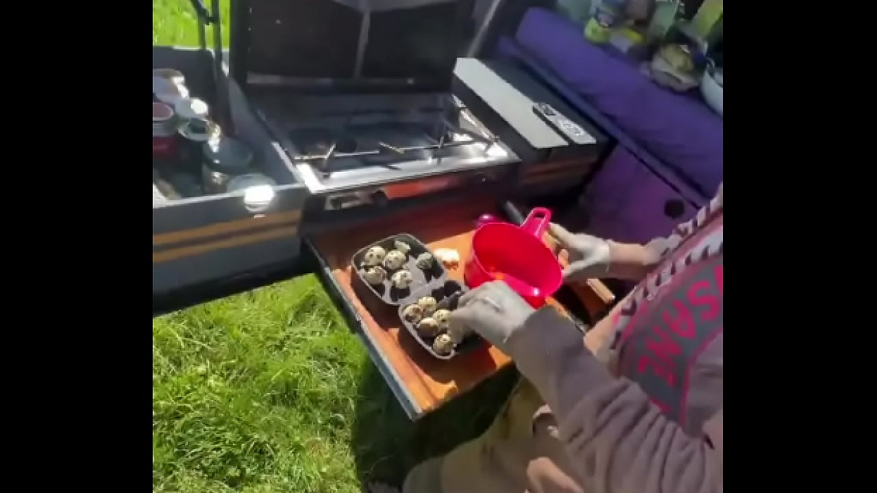 Time for some food outdoors with our adventure Jeep! ??️What&rsquo;s your favorite meal to enjoy in nature?#Outdoor ...