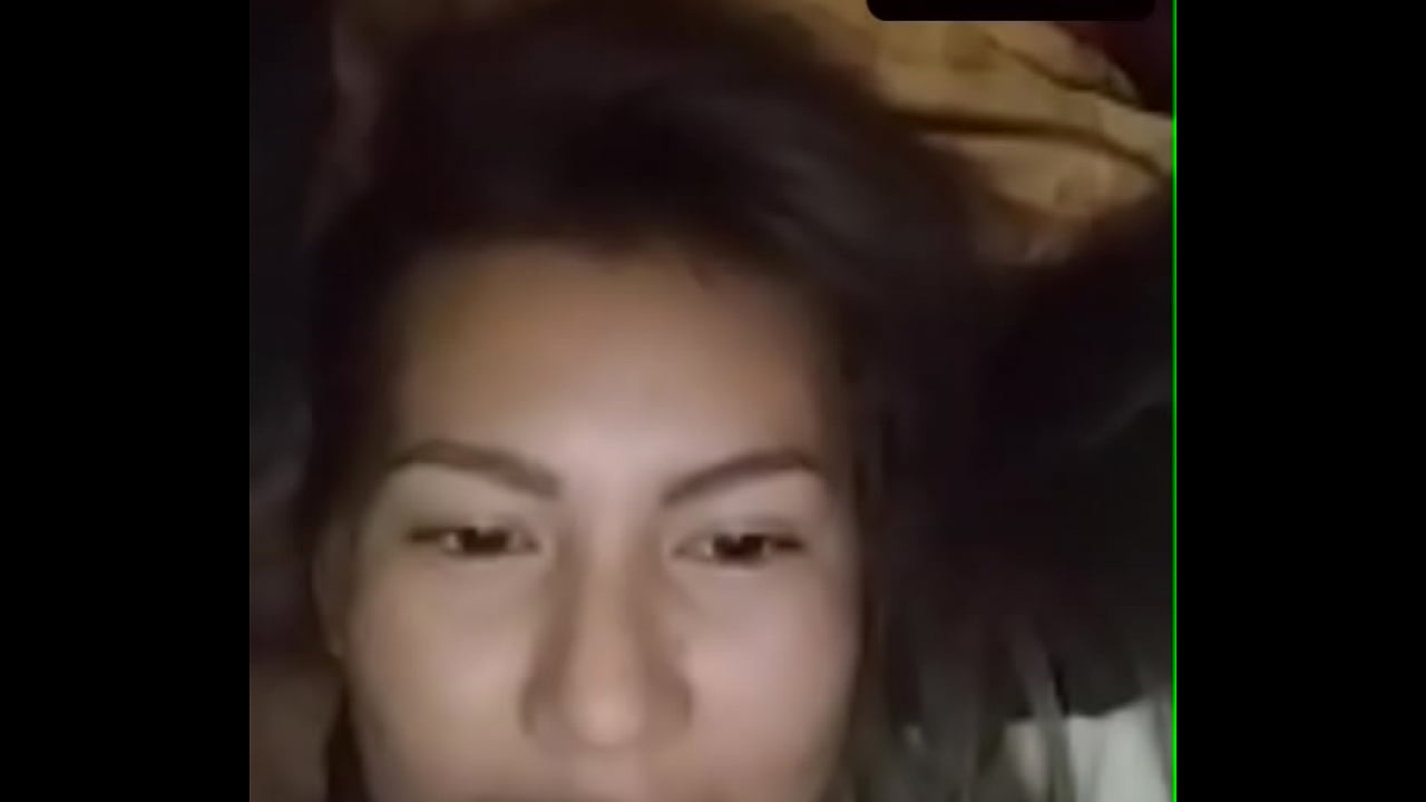 Una charapita ardiente... Sacando plan para que la follen