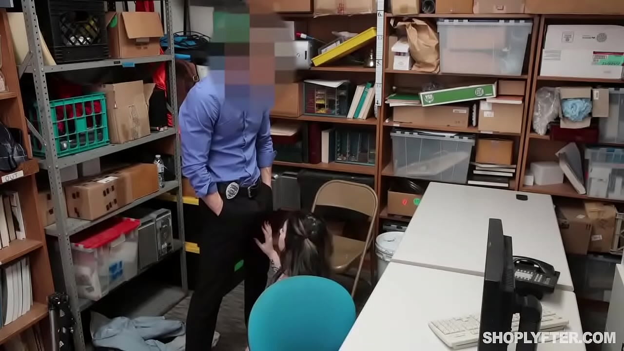 19yo thief fucked liked a whore in store securitys office