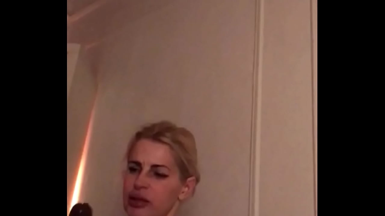 Russian Milf giving me head after delivering her package