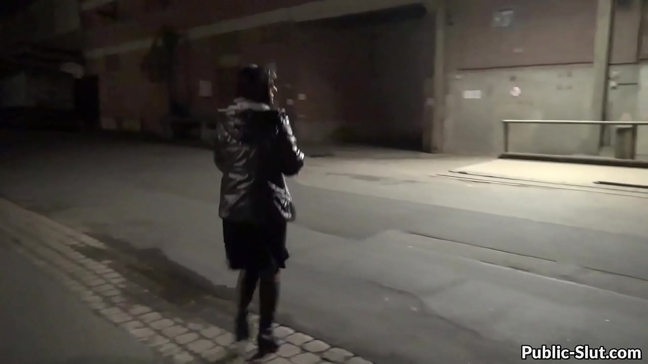 Hot woman has some pissing and cocksucking fun at the harbor