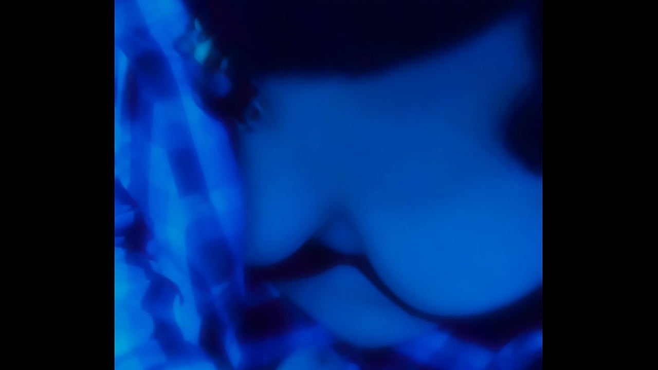 Linda amante mexicana le mam&aacute; la verga a su macho hasta que se corre en su cara y tetas traga semen leche caliente a m&iacute; amante, mientras me saco las chichotas y les ense&ntilde;&oacute; la perforaci&oacute;n de mis senos sexys