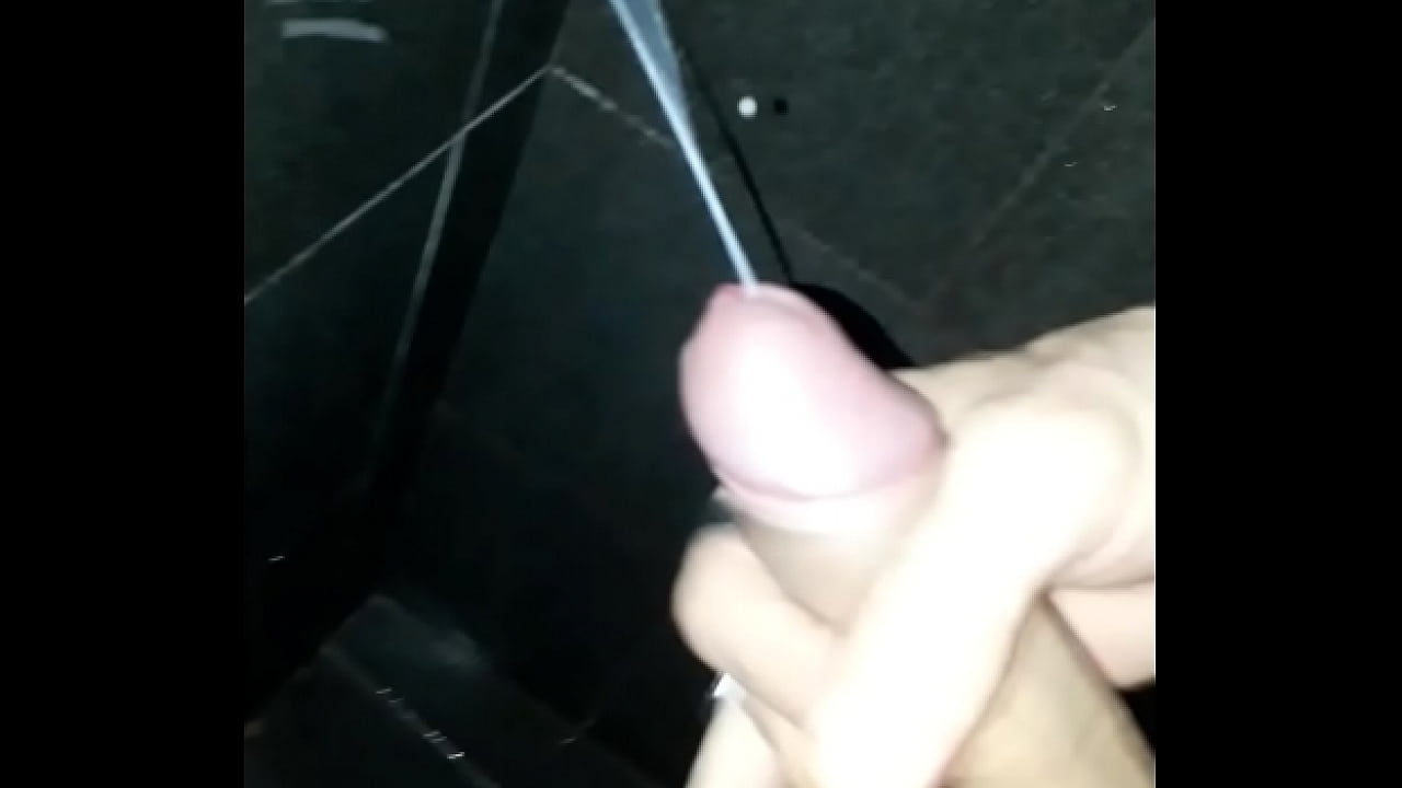 Tocando aquela antes de sair para ir trabalhar