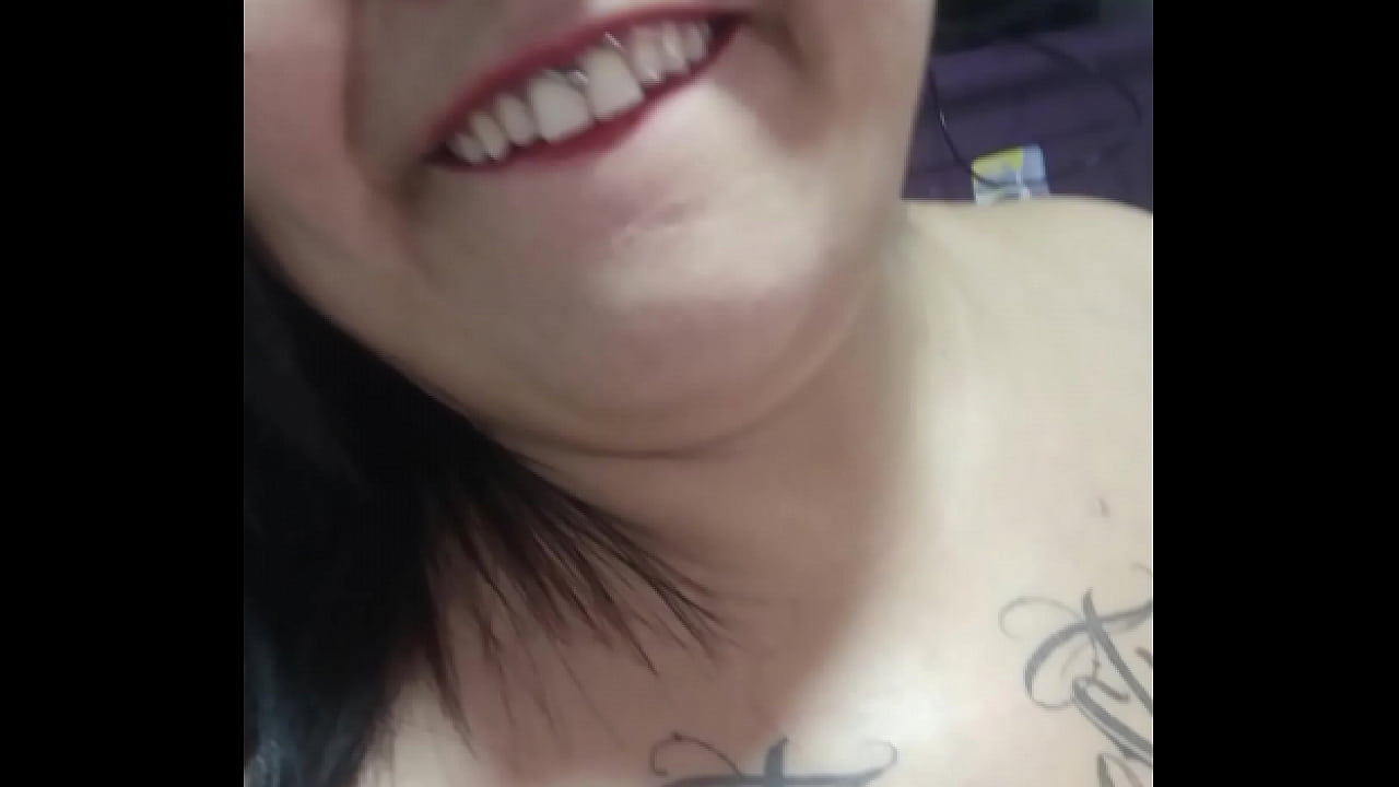 Adoro me exibir e sentar no meu consolo