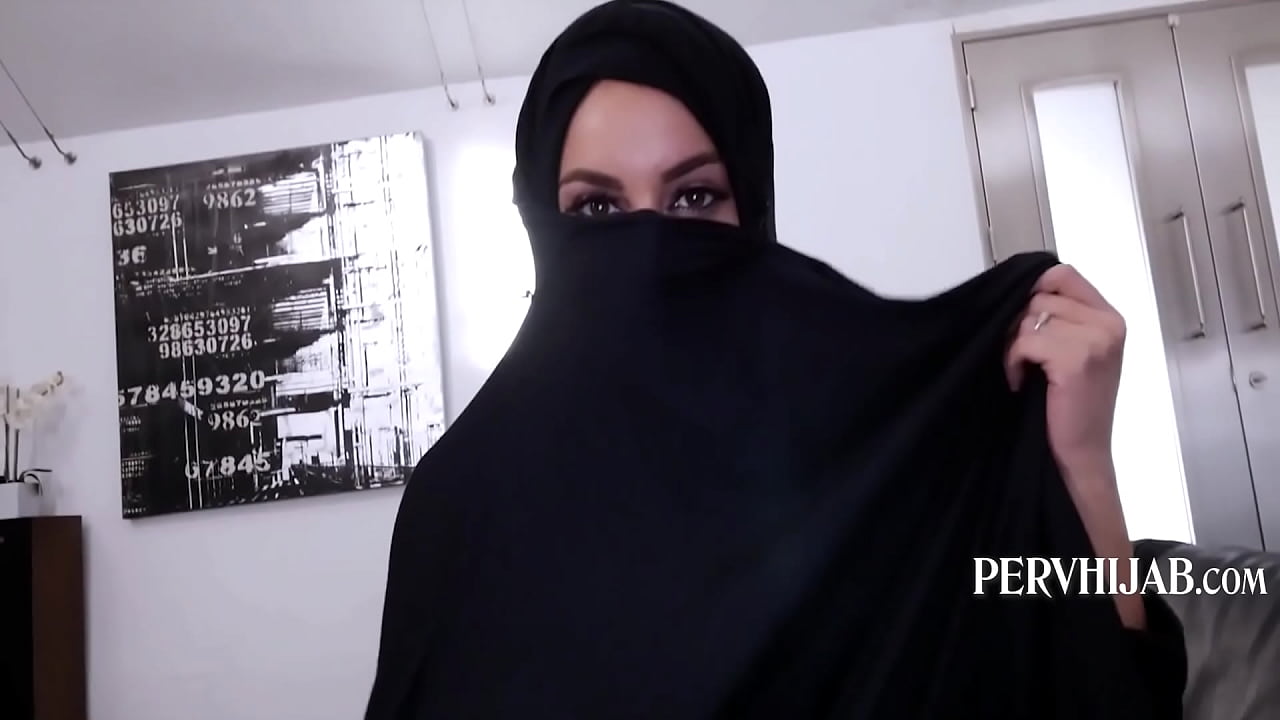 Middle Eastern Hijab Lady Affair With White Cock