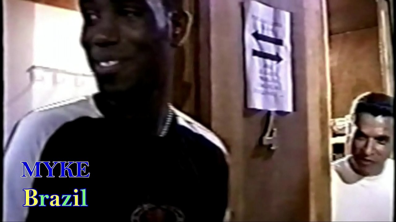 Dois Rapazes Tarados Fazem Muita Putaria  com Balconista do Clube dos Filmes Er&oacute;ticos