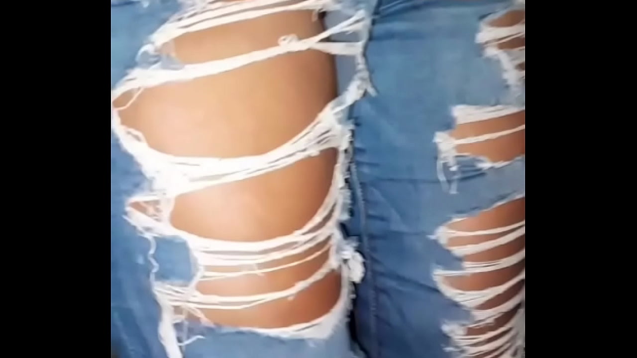 &iexcl;Despu&eacute;s de la fiesta jovencita pillada en la calle! El no pudo aguantar ni 3 minutos cuando ella abri&oacute; las piernas en la calle.