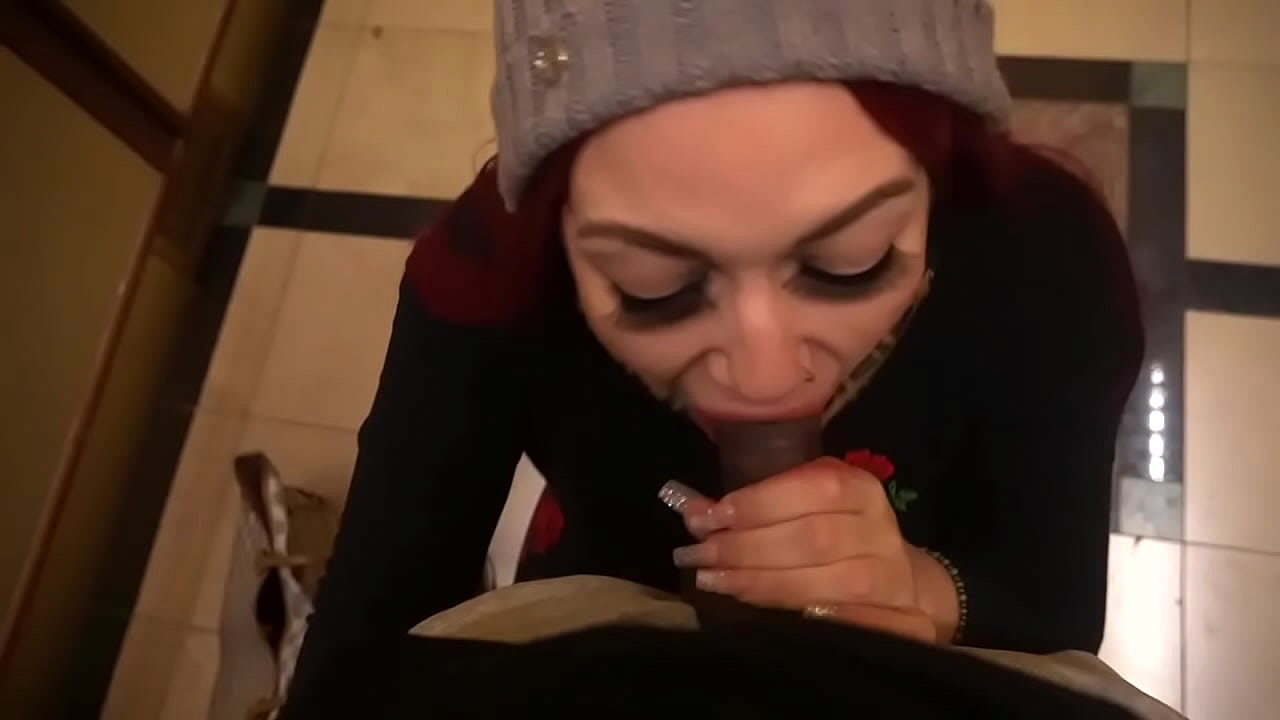 Mandimayxxx sucks random guy