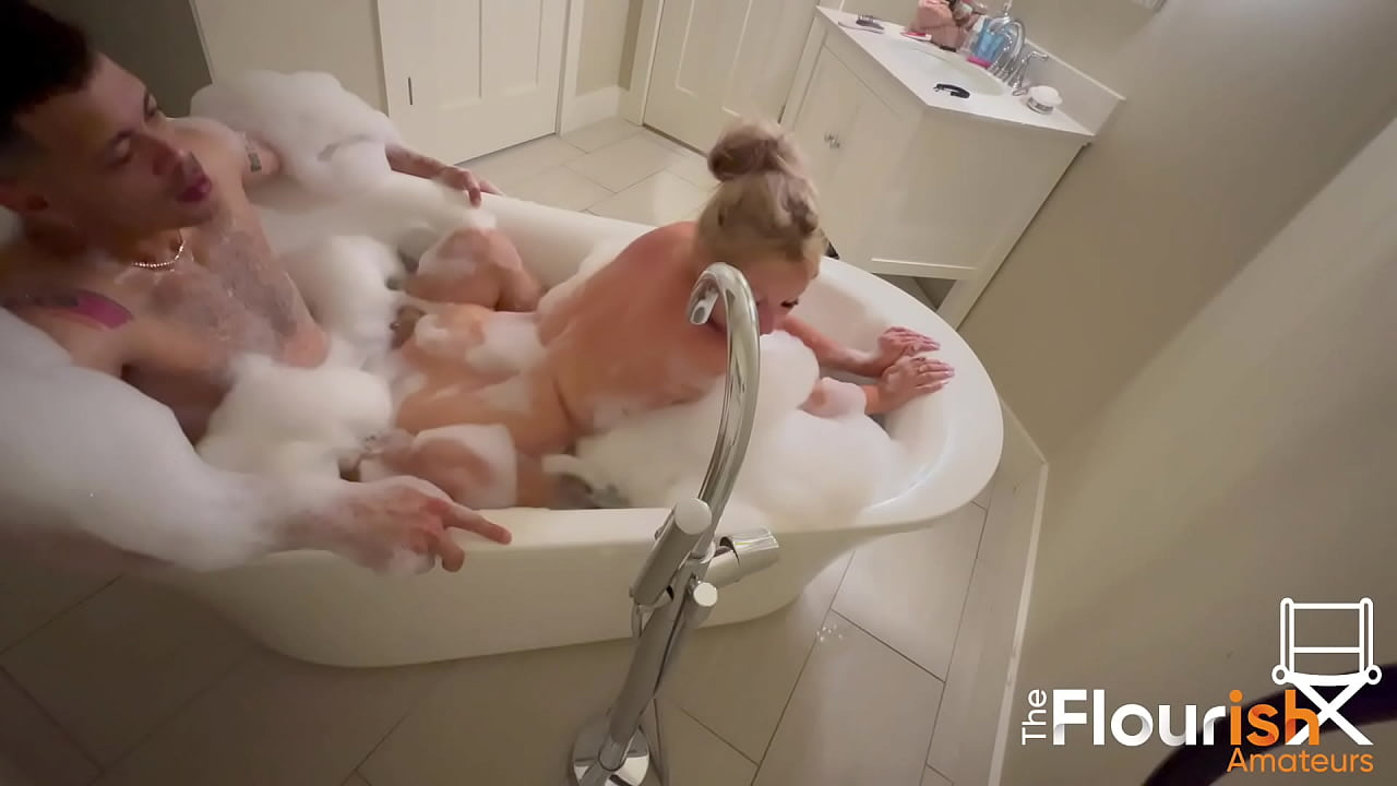 Bubble Bath Time with Veronica Cruz and Dexxx Blue