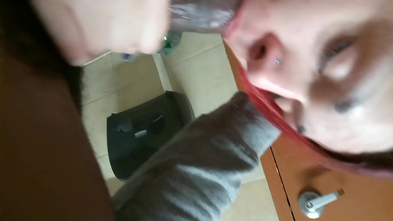 dumb white hoe know how to blow