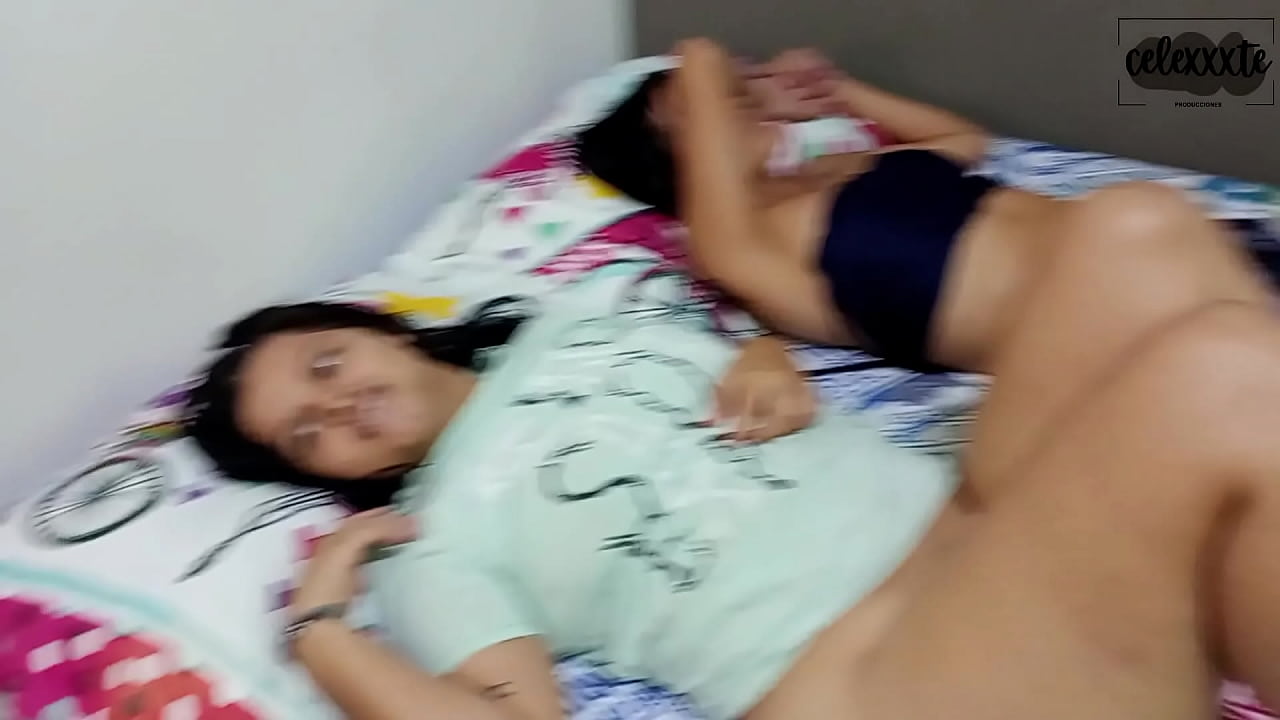 tengo sexo lesbico muy travieso con mi  hermanastra abby