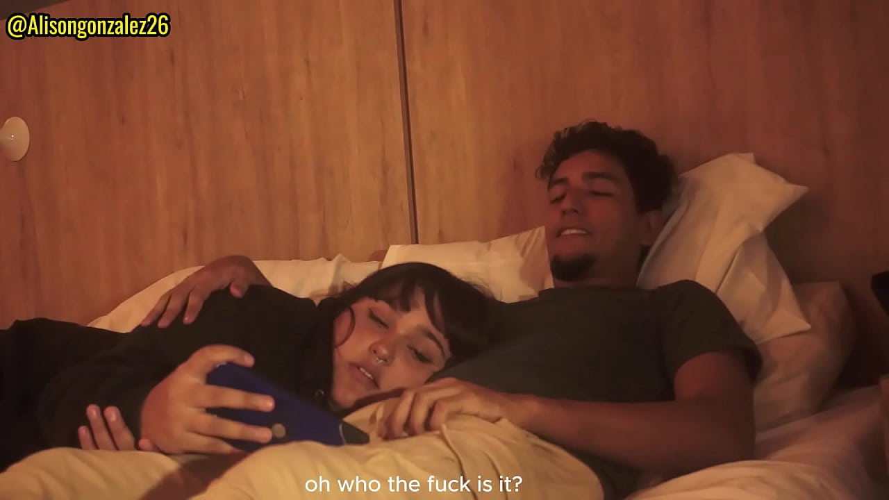 Mirando una pelicula con mi hermanastro y sin querer me trague su pene(Casi nos descubren) ALISONGONZALEZ26 X FANTASIAHARDCORESEX