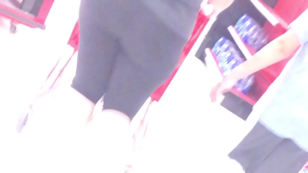 WHITE MILF SPANDEX BOOTY CANDID 5