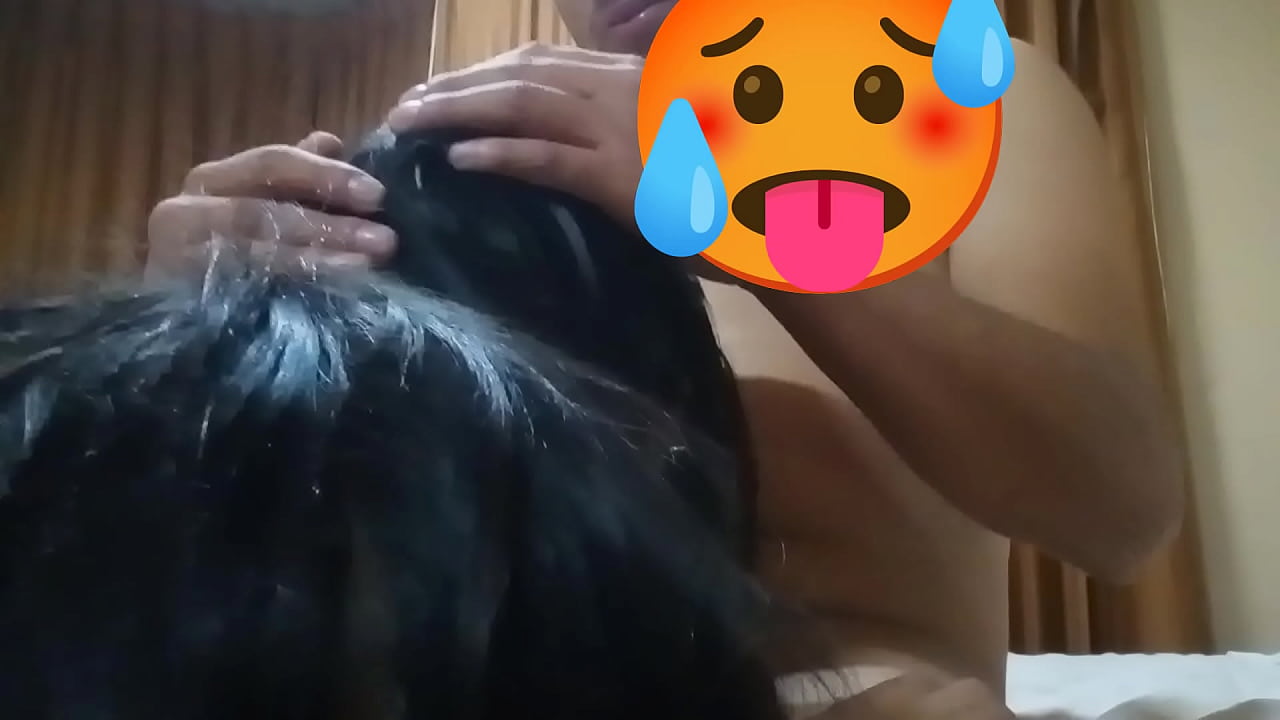 joven col&aacute;geno de 20 a&ntilde;os me propuso serle infiel a mi marido acepte y se vino dentro de mi y me pre&ntilde;o