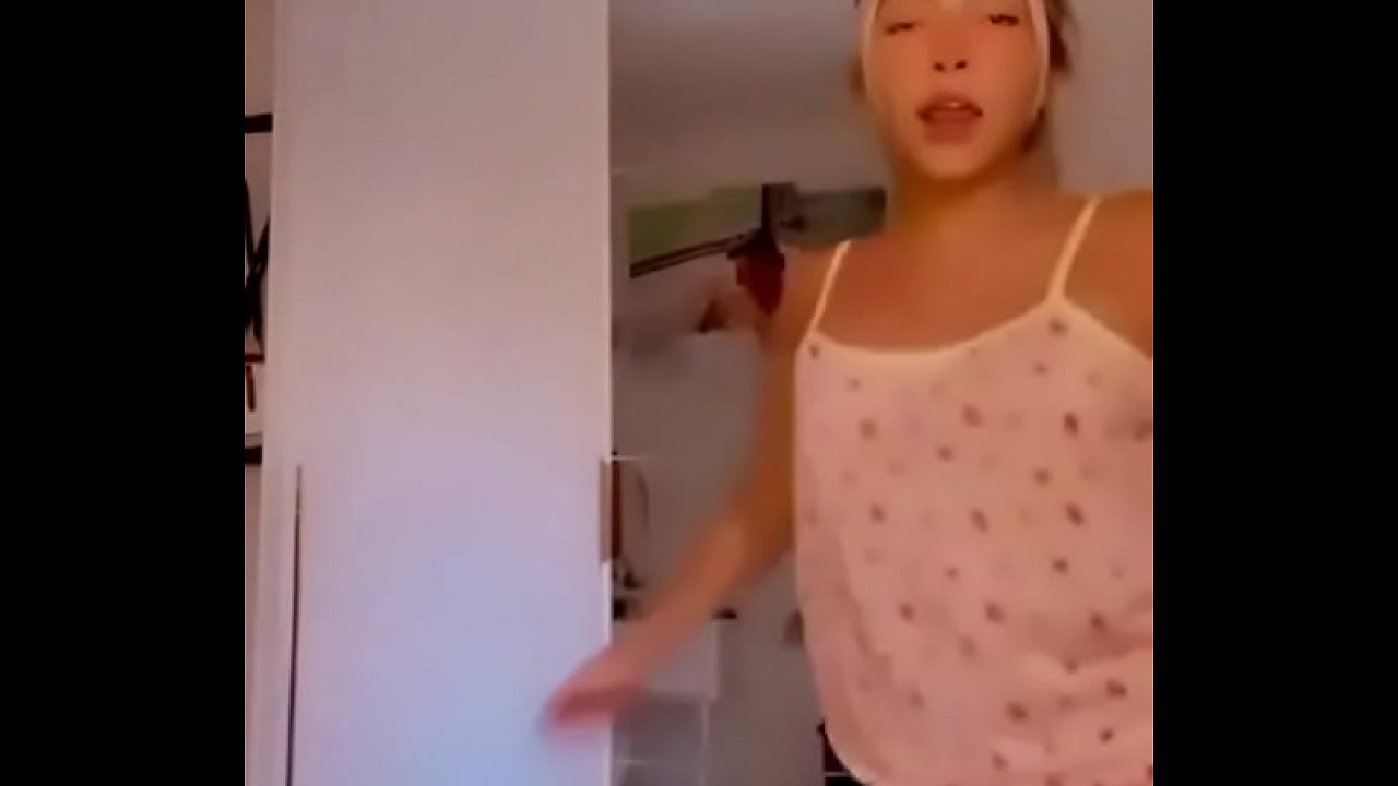 Dan&ccedil;a gostosa novinha