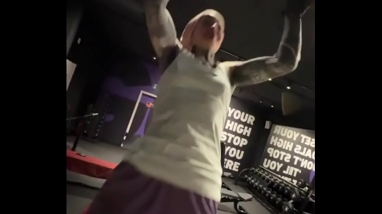 Challenge time!  How many pull-ups can you do? Let me know in the comments! I'm so excited to have a gym right around...