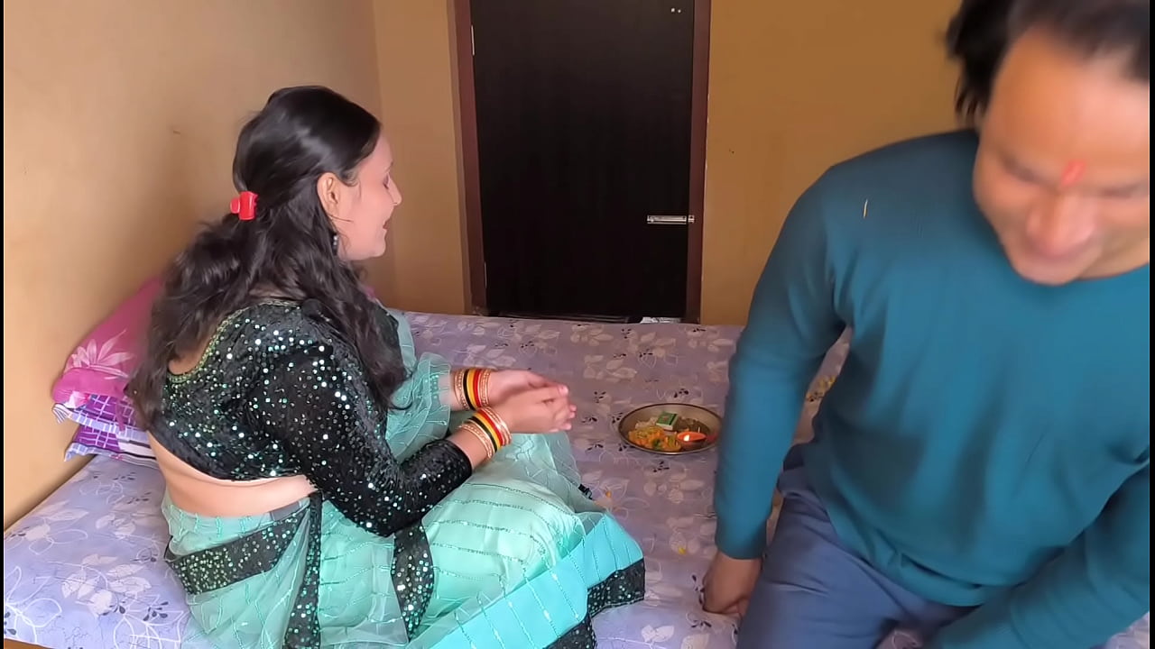 भाई दूज पर अपने भईया से चूद गई पूजा बीस हजार रुपए मे अपने भईया से चूद गई