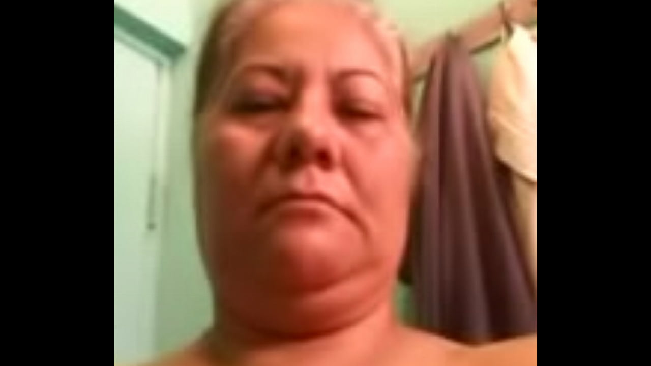 Abuela se graba en el ba&ntilde;o