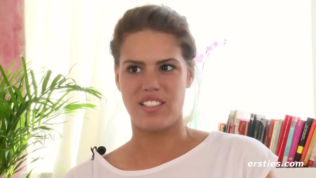 Lesbians Play With a Sexy Toy