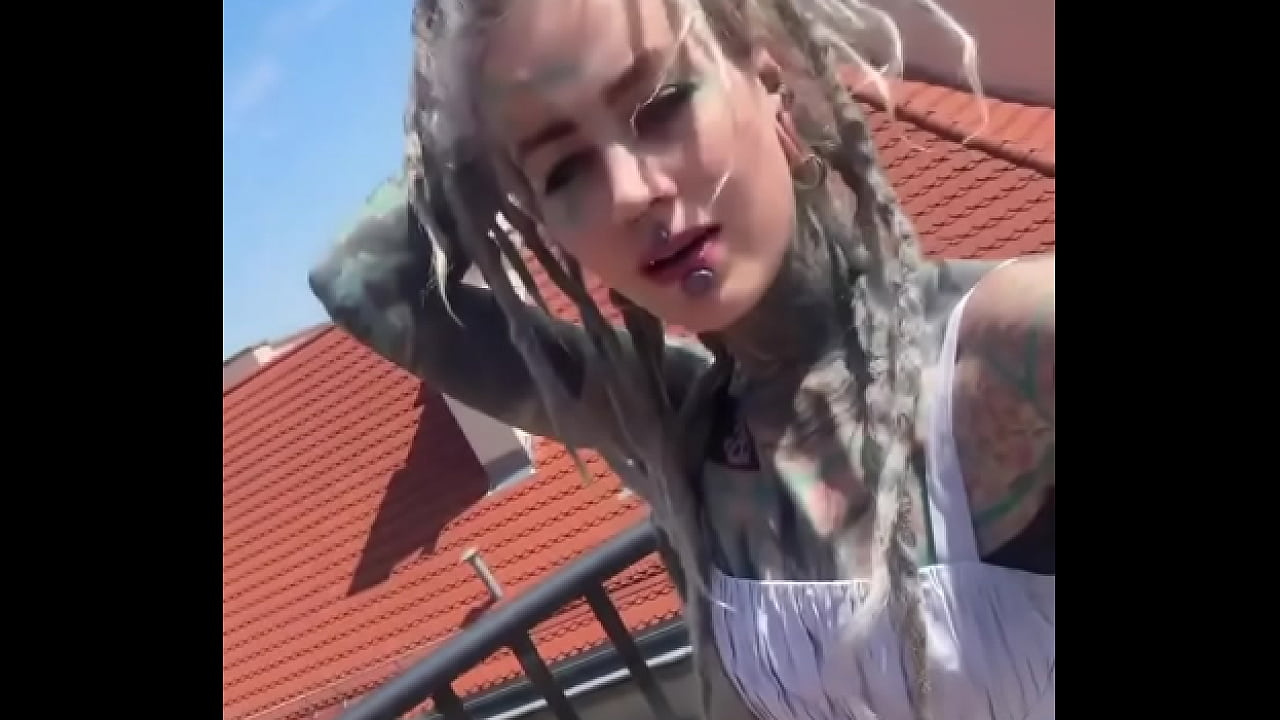 Posing next to the roof of this small town! ?️What&rsquo;s your favorite view from up high?#TownViews #OnTheRoof #Po...