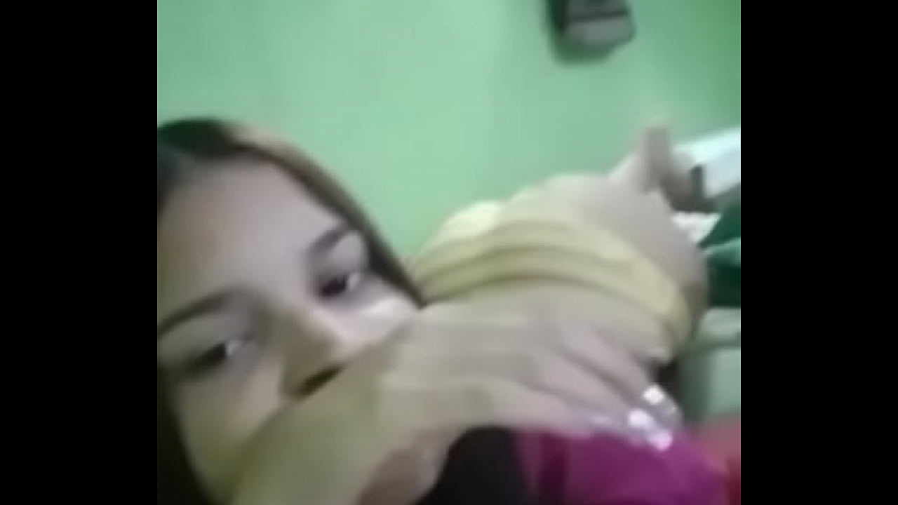 A chica le gusta mostrar su trasero