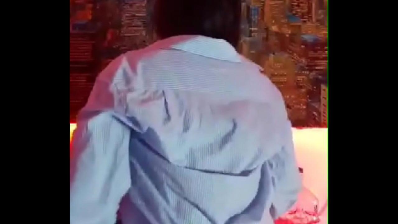 Perreo intenso bailando con Karol g y Alicia Keys en mi primer directo, m&iacute;ralo hasta el final si quieres correrte conmigo. Me masturbo en cam para ti, CARA B