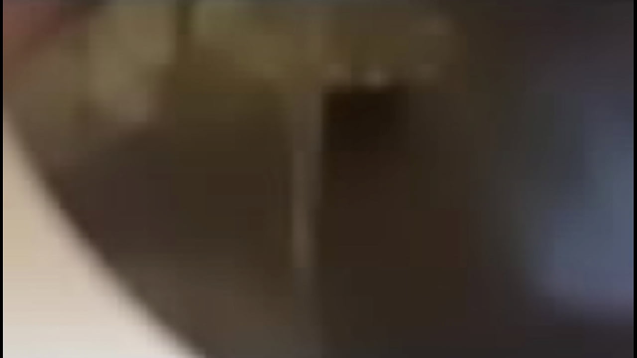 Isabella Holloway Peeing