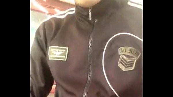 Livetream trai d&acirc;m mặc &aacute;o kho&aacute;t sục con cu đẹp