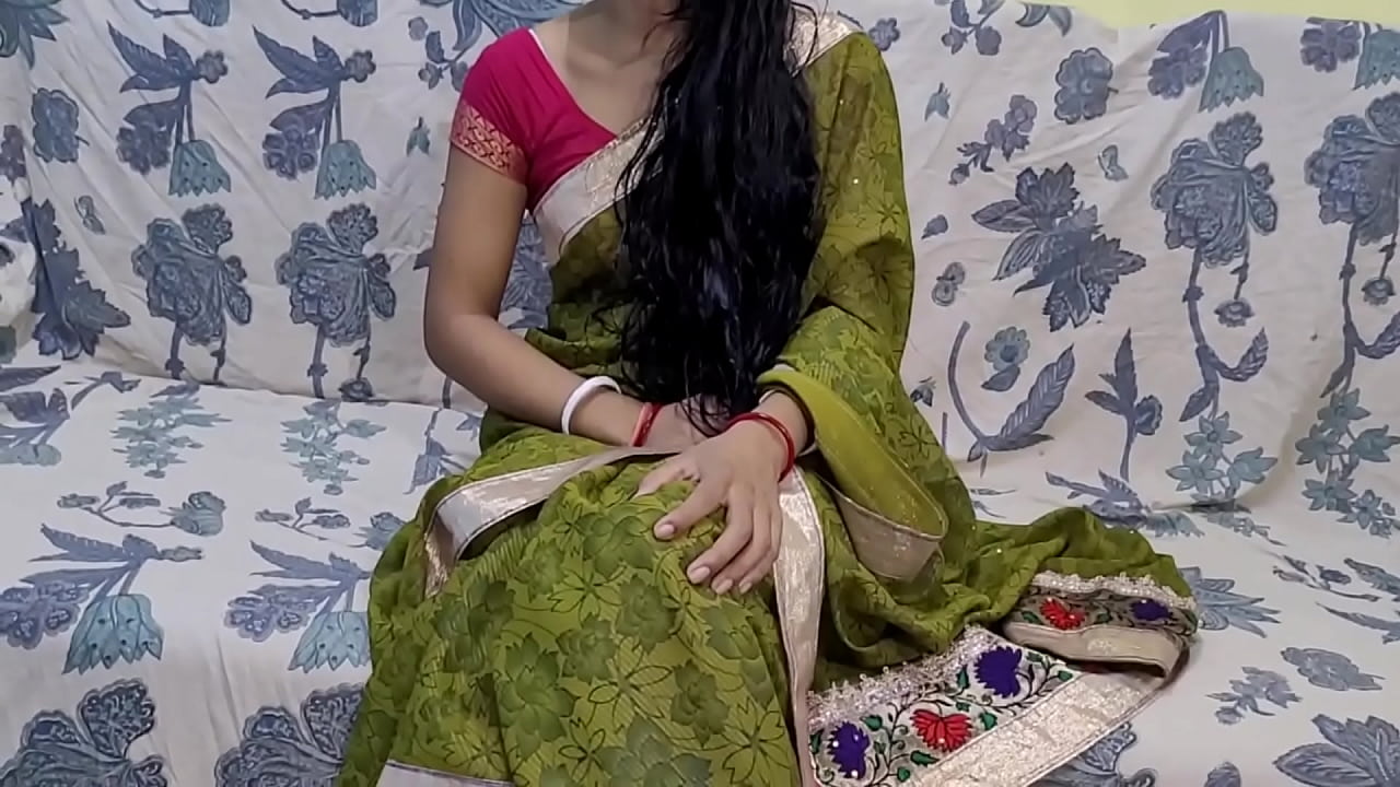 देसी भाभी को नहाते हुये देखा और भाभी की अच्छे से ली। हिन्दी क्लीयर ऑडियो।